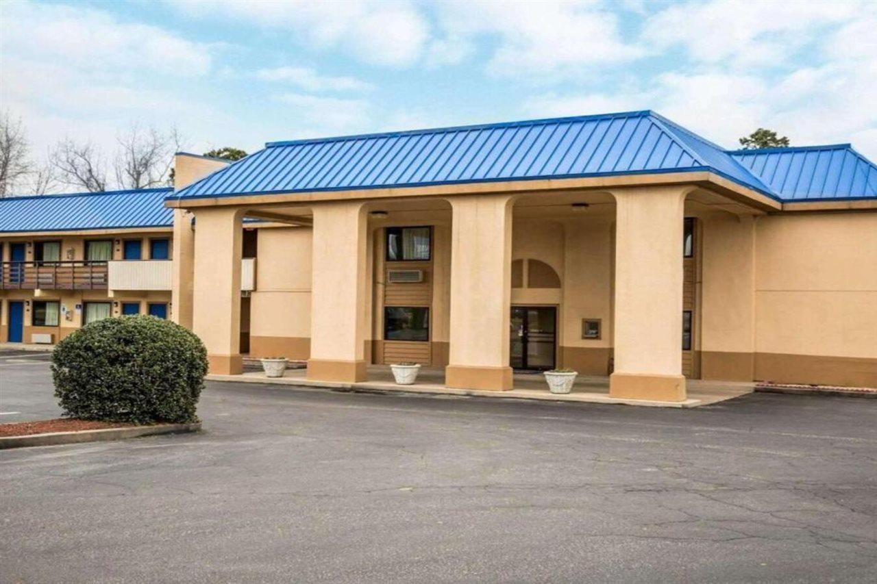 Rodeway Inn & Suites Plymouth Hwy 64 Exteriör bild