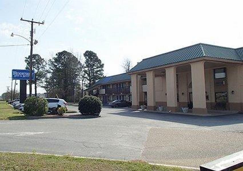Rodeway Inn & Suites Plymouth Hwy 64 Exteriör bild