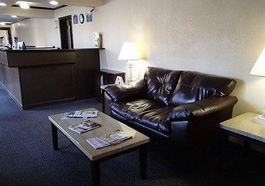 Rodeway Inn & Suites Plymouth Hwy 64 Exteriör bild
