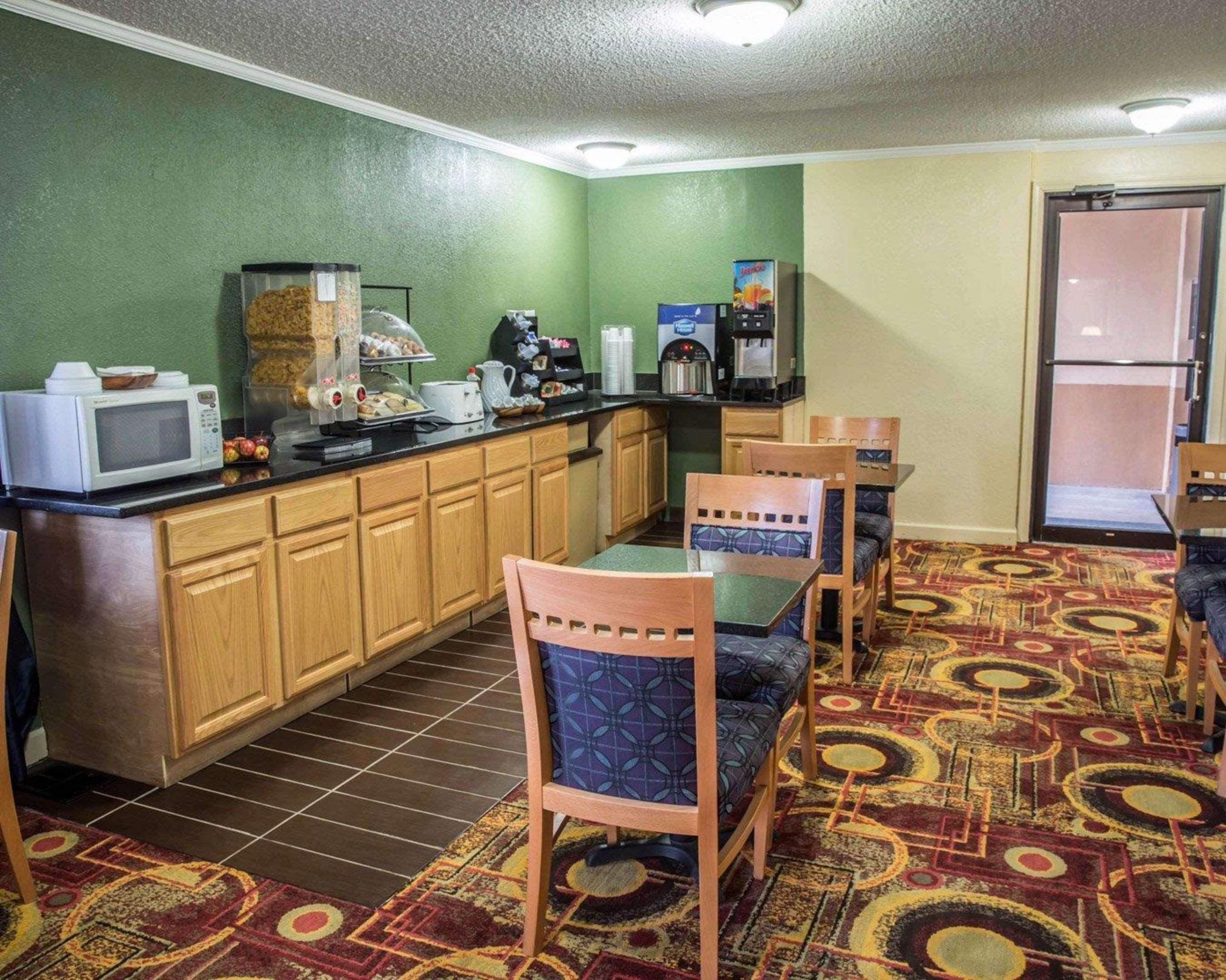 Rodeway Inn & Suites Plymouth Hwy 64 Exteriör bild