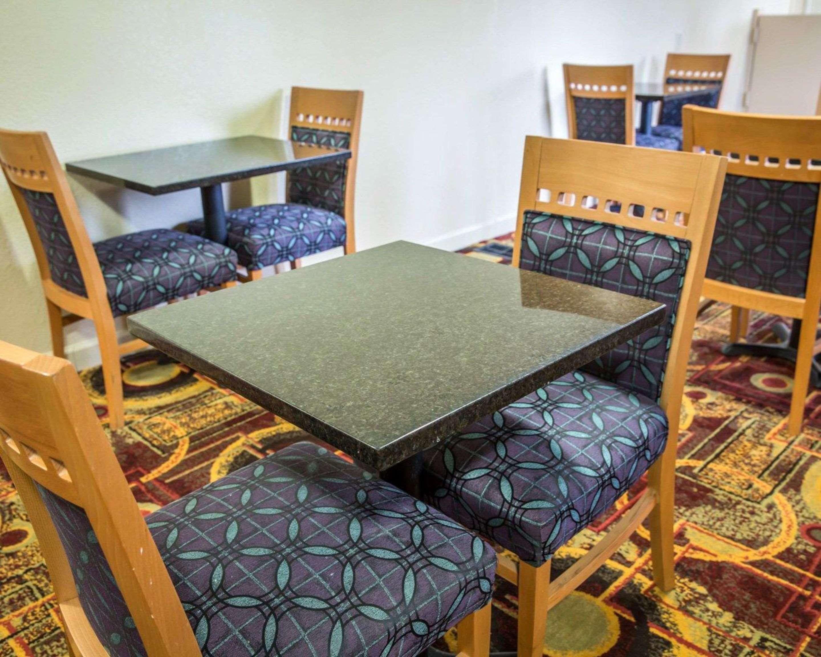 Rodeway Inn & Suites Plymouth Hwy 64 Exteriör bild