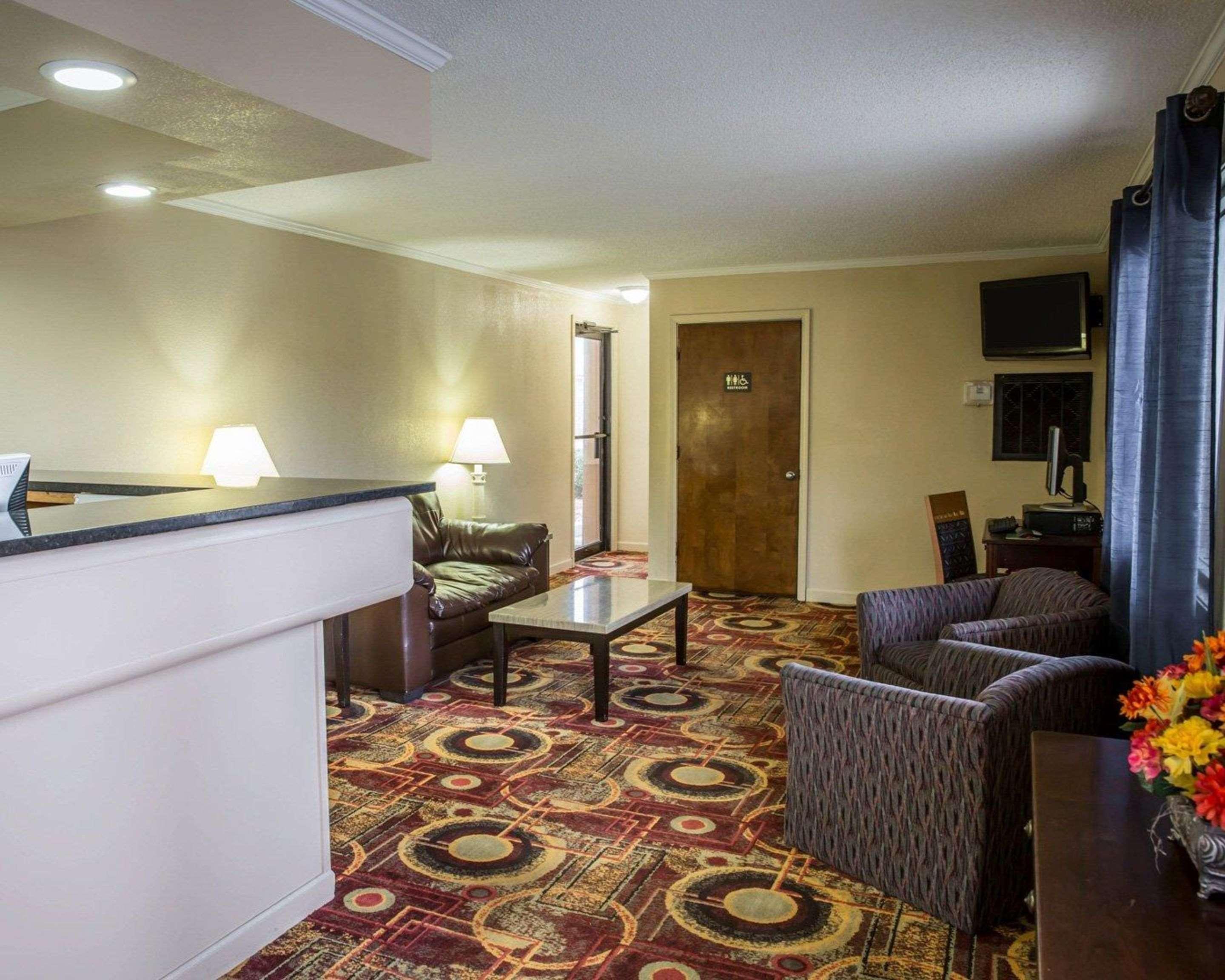 Rodeway Inn & Suites Plymouth Hwy 64 Exteriör bild