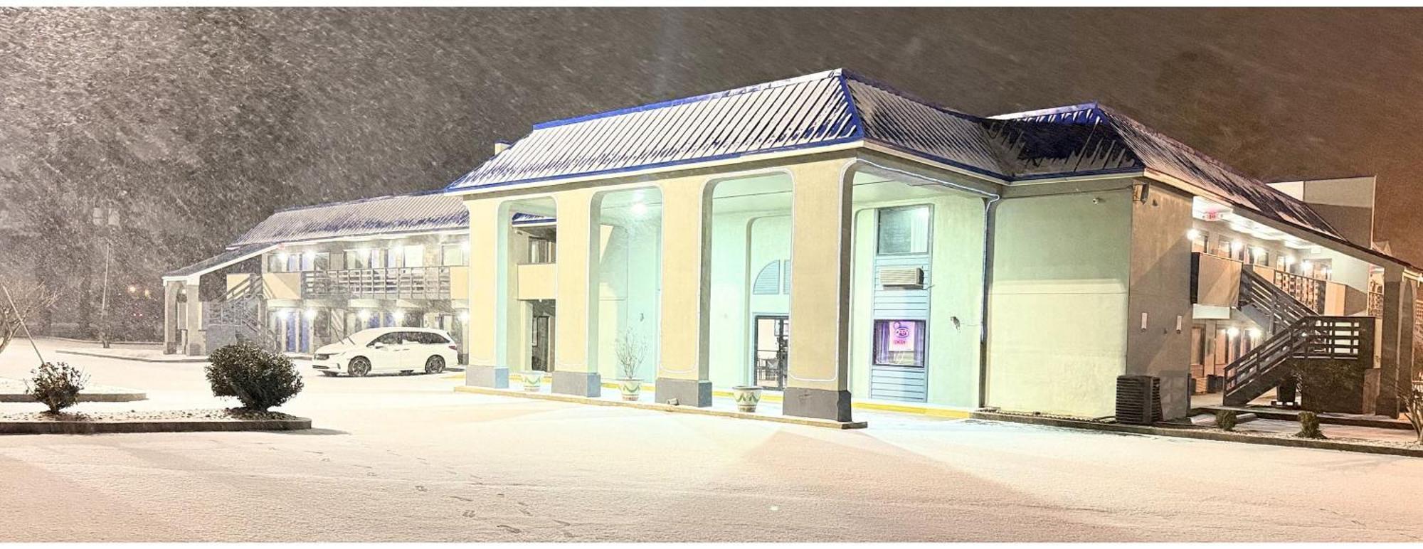 Rodeway Inn & Suites Plymouth Hwy 64 Exteriör bild
