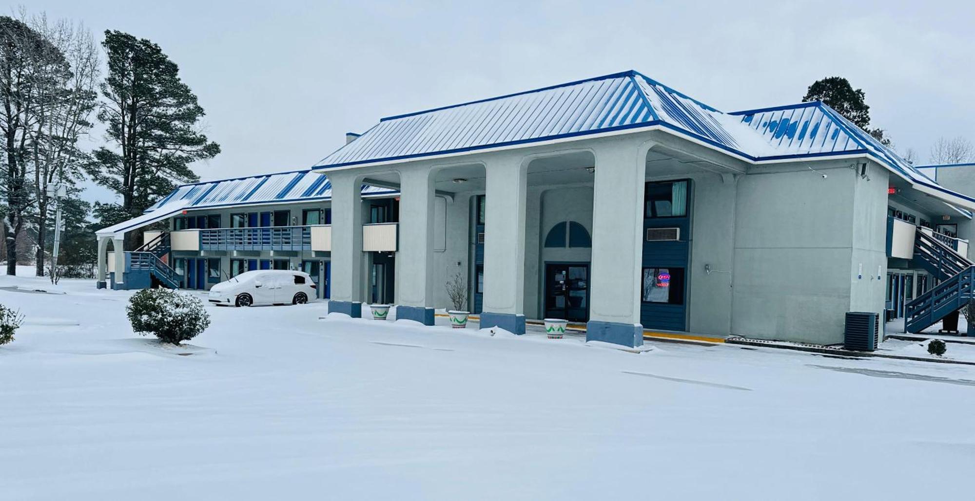 Rodeway Inn & Suites Plymouth Hwy 64 Exteriör bild