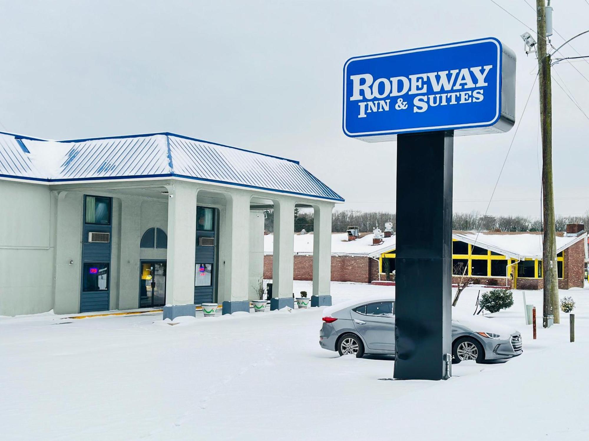 Rodeway Inn & Suites Plymouth Hwy 64 Exteriör bild