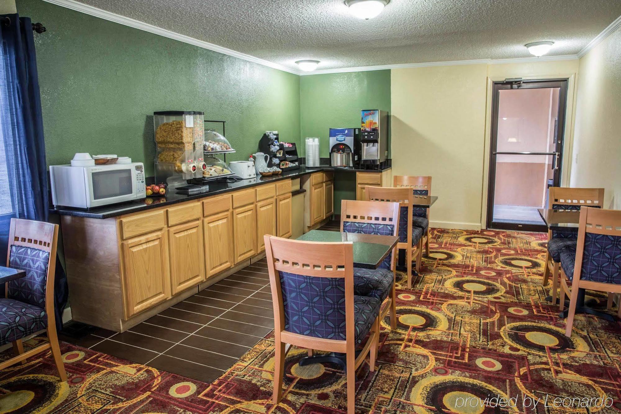 Rodeway Inn & Suites Plymouth Hwy 64 Exteriör bild